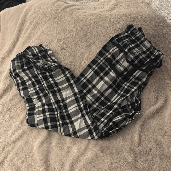 Victoria’s Secret pajama set - Picture 6 of 8